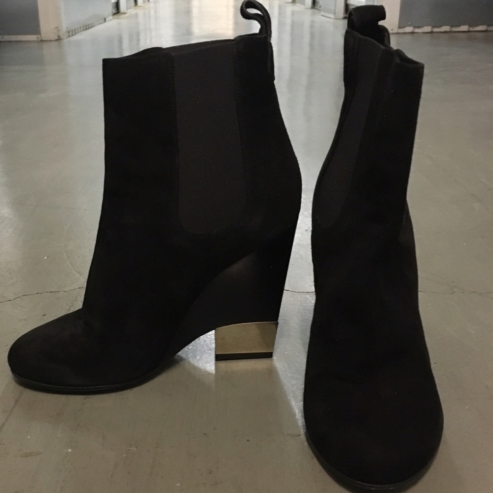 Givenchy Chelsea Boots - Picture 2 of 8